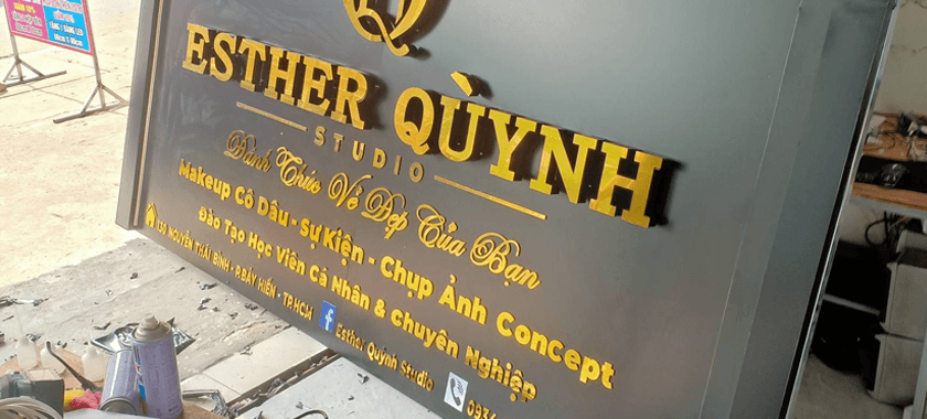So sánh alu và inox: nên chọn vật liệu nào cho bảng hiệu?